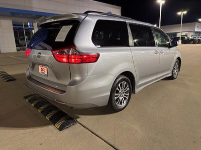 2020 Toyota Sienna XLE FWD 8-Passenger (Natl)