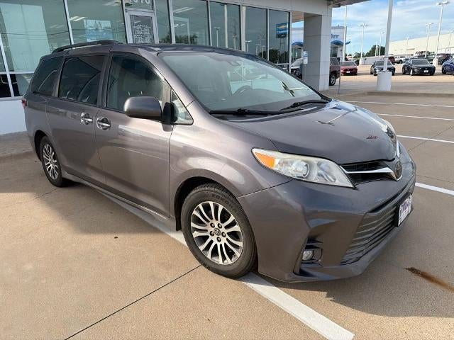 2019 Toyota Sienna XLE FWD 8-Passenger (Natl)