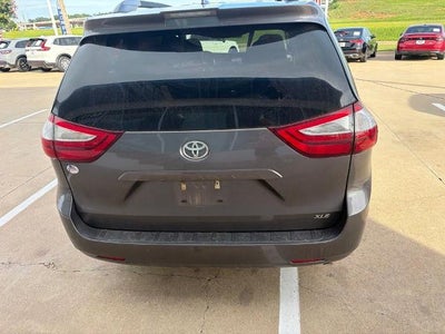 2019 Toyota Sienna XLE FWD 8-Passenger (Natl)