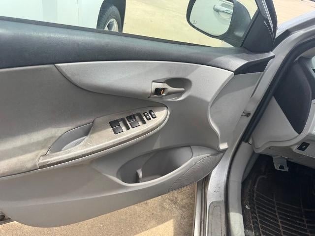 2013 Toyota Corolla 4dr Sdn Auto LE (Natl)