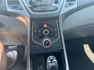 2016 Hyundai ELANTRA 4dr Sdn Auto SE