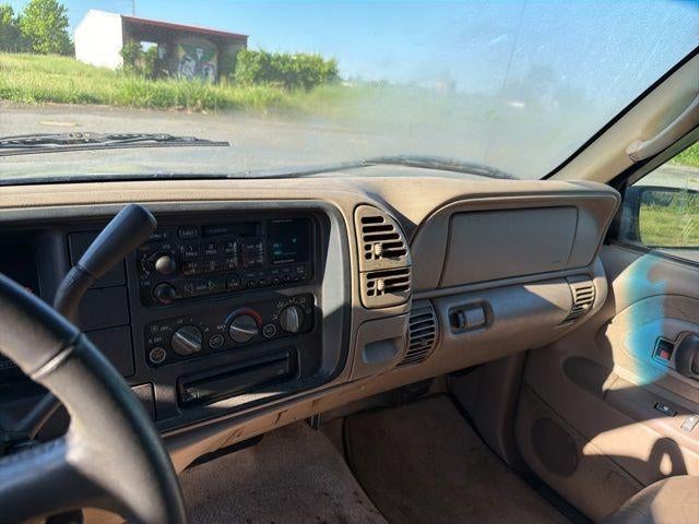 1999 GMC Suburban SLT