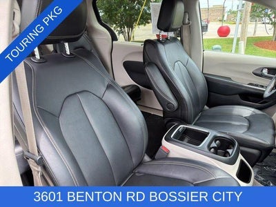 2024 Chrysler Pacifica Touring L FWD