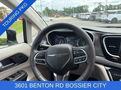 2024 Chrysler Pacifica Touring L FWD