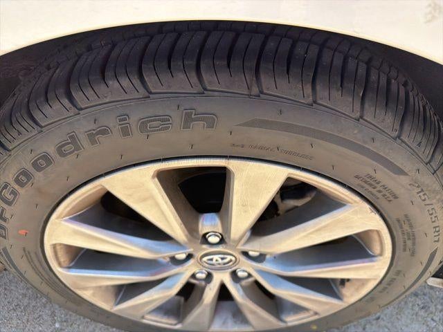 2015 Toyota Camry 4dr Sdn I4 Auto XLE (SE)