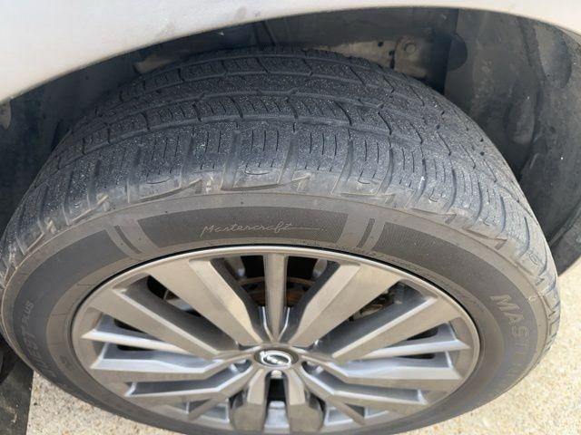 2022 Nissan Pathfinder SL 2WD