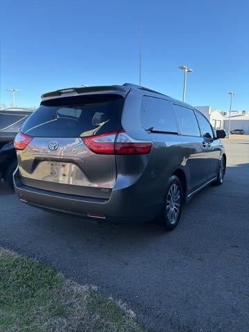 2018 Toyota Sienna XLE Premium FWD 8-Passenger (Natl)