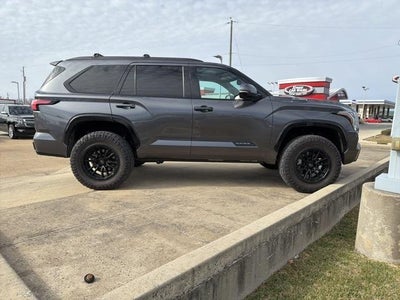2023 Toyota Sequoia SR5 4WD (SE)