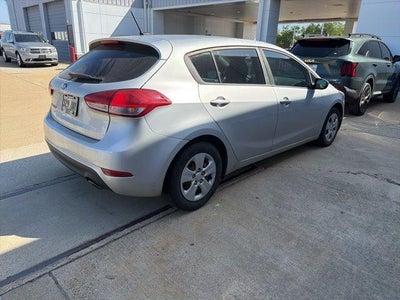 2017 Kia Forte5 LX Auto