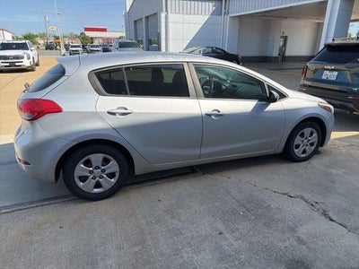 2017 Kia Forte5 LX Auto