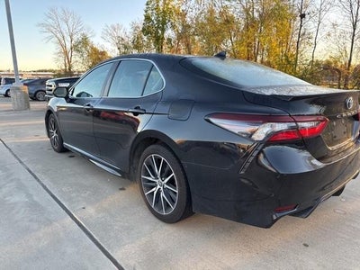 2023 Toyota Camry SE Auto (SE)