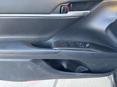 2023 Toyota Camry SE Auto (SE)