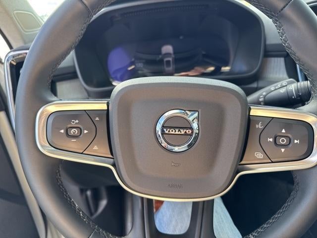 2023 Volvo XC40 B5 AWD Plus Bright Theme