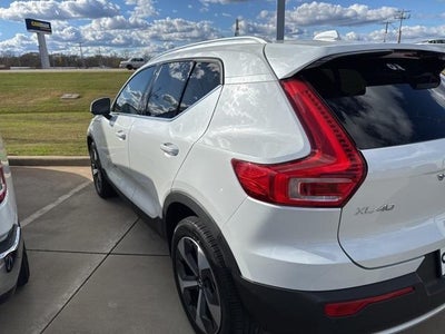 2023 Volvo XC40 B5 AWD Plus Bright Theme