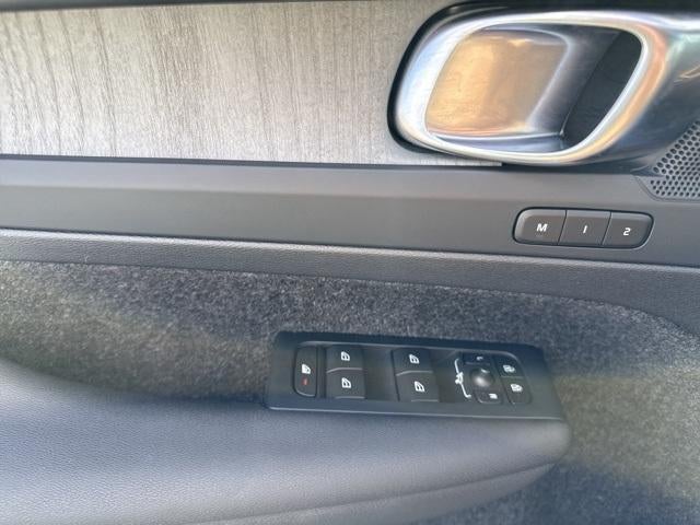 2023 Volvo XC40 B5 AWD Plus Bright Theme