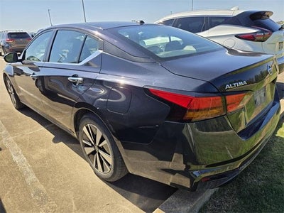 2022 Nissan Altima 2.5 SV Sedan