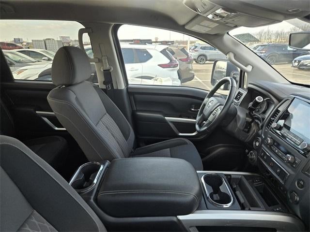 2024 Nissan Titan 4x4 Crew Cab SV