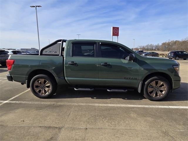 2024 Nissan Titan 4x4 Crew Cab SV