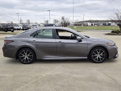 2024 Toyota Camry SE Auto (SE)