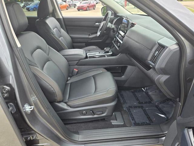 2025 Nissan Pathfinder SL 2WD