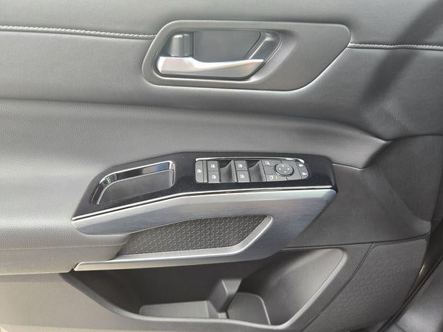 2025 Nissan Pathfinder SL 2WD