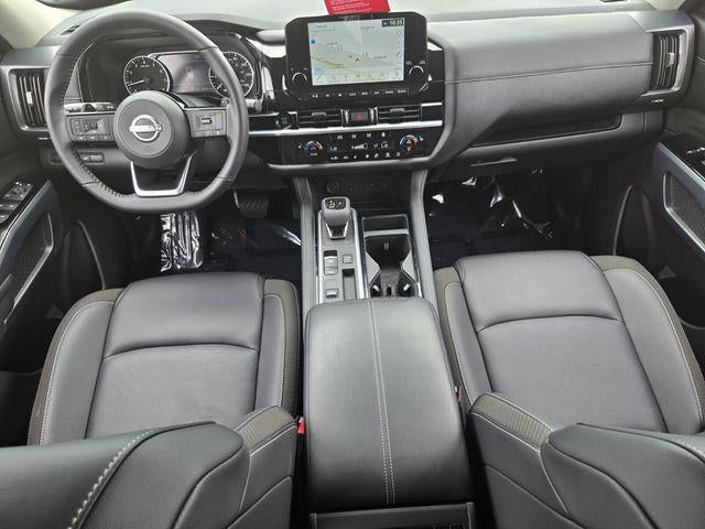 2025 Nissan Pathfinder SL 2WD