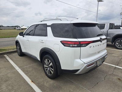 2025 Nissan Pathfinder SL 4WD