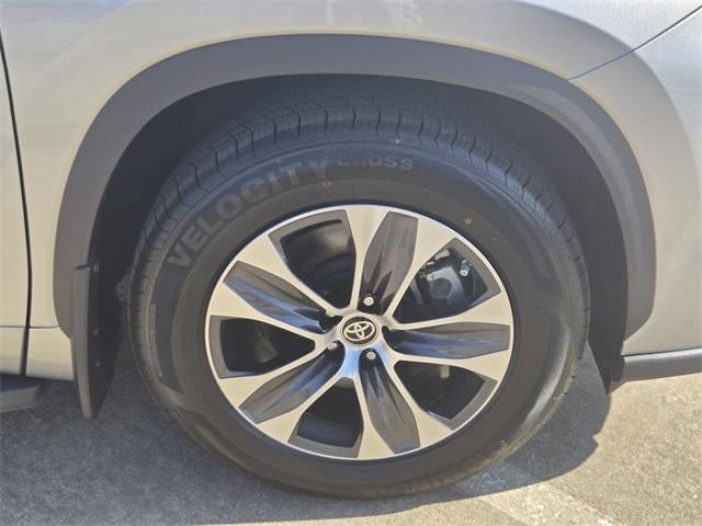 2024 Toyota Highlander Hybrid LE Nightshade FWD (Natl)