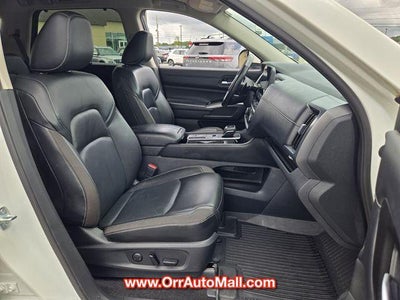 2023 Nissan Pathfinder SL 2WD