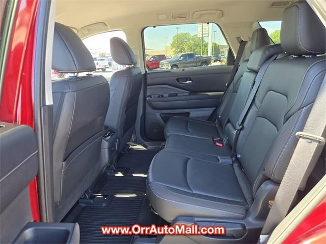 2023 Nissan Pathfinder SL 4WD