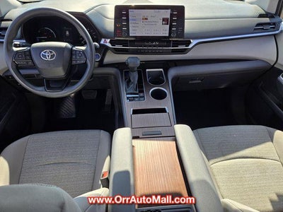 2023 Toyota Sienna LE FWD 8-Passenger (Natl)