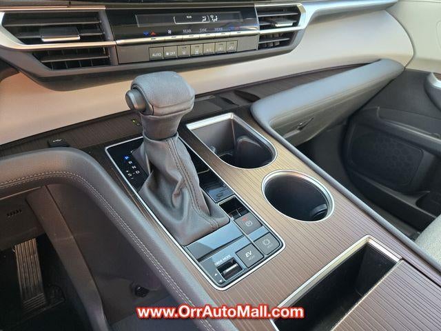 2023 Toyota Sienna LE FWD 8-Passenger (Natl)