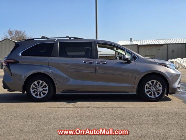 2023 Toyota Sienna LE FWD 8-Passenger (Natl)