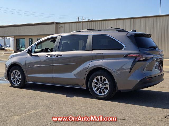 2023 Toyota Sienna LE FWD 8-Passenger (Natl)