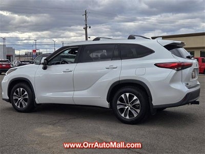 2022 Toyota Highlander XLE FWD (Natl)