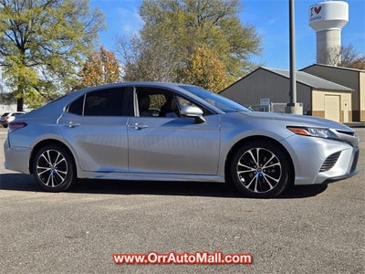 2018 Toyota Camry SE Auto (SE)