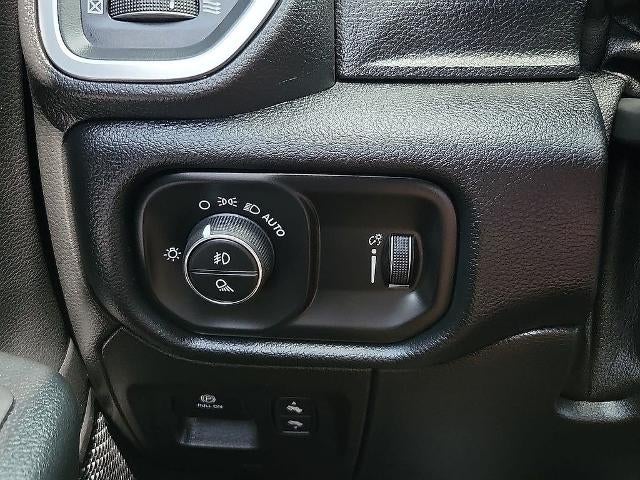 2021 RAM 1500 Big Horn 4x4 Crew Cab 5'7" Box