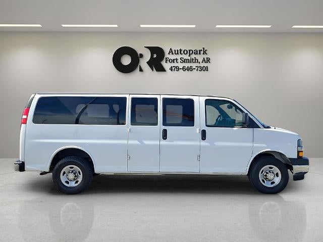 2020 Chevrolet Express Passenger 3500 Extended Wheelbase Rear-Wheel Drive 1LT