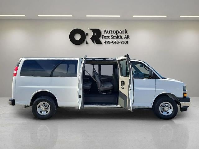 2020 Chevrolet Express Passenger 3500 Extended Wheelbase Rear-Wheel Drive 1LT