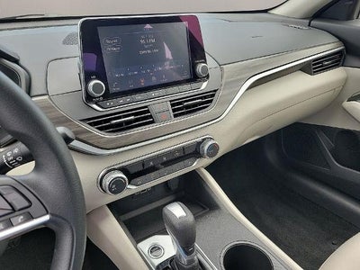 2025 Nissan Altima SV FWD