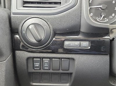 2024 Nissan Titan 4x4 King Cab SV