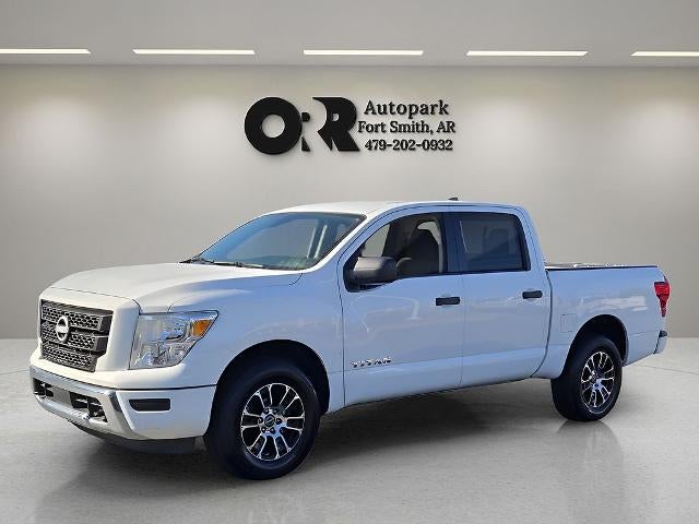 2023 Nissan Titan 4x4 Crew Cab SV