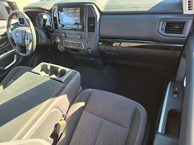 2023 Nissan Titan 4x4 Crew Cab SV