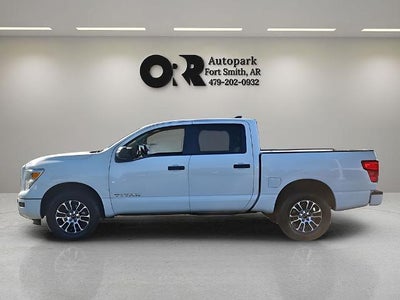 2023 Nissan Titan 4x4 Crew Cab SV