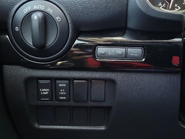 2024 Nissan Titan 4x4 Crew Cab SV