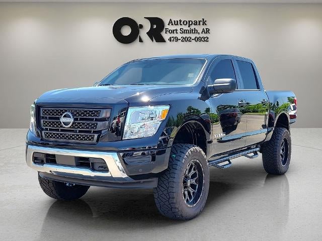 2024 Nissan Titan 4x4 Crew Cab SV