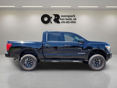 2024 Nissan Titan 4x4 Crew Cab SV