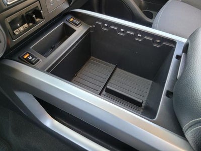 2024 Nissan Titan 4x4 Crew Cab SV