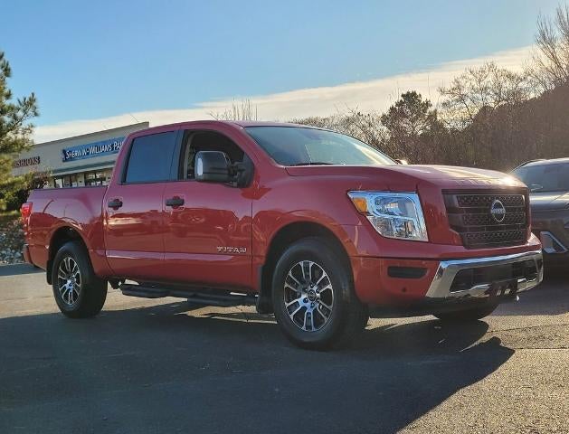 2024 Nissan Titan 4x4 Crew Cab SV