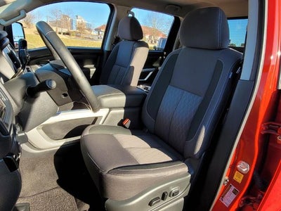 2024 Nissan Titan 4x4 Crew Cab SV